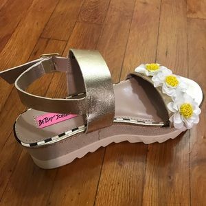 Betsy johnson women's piper platform sandal